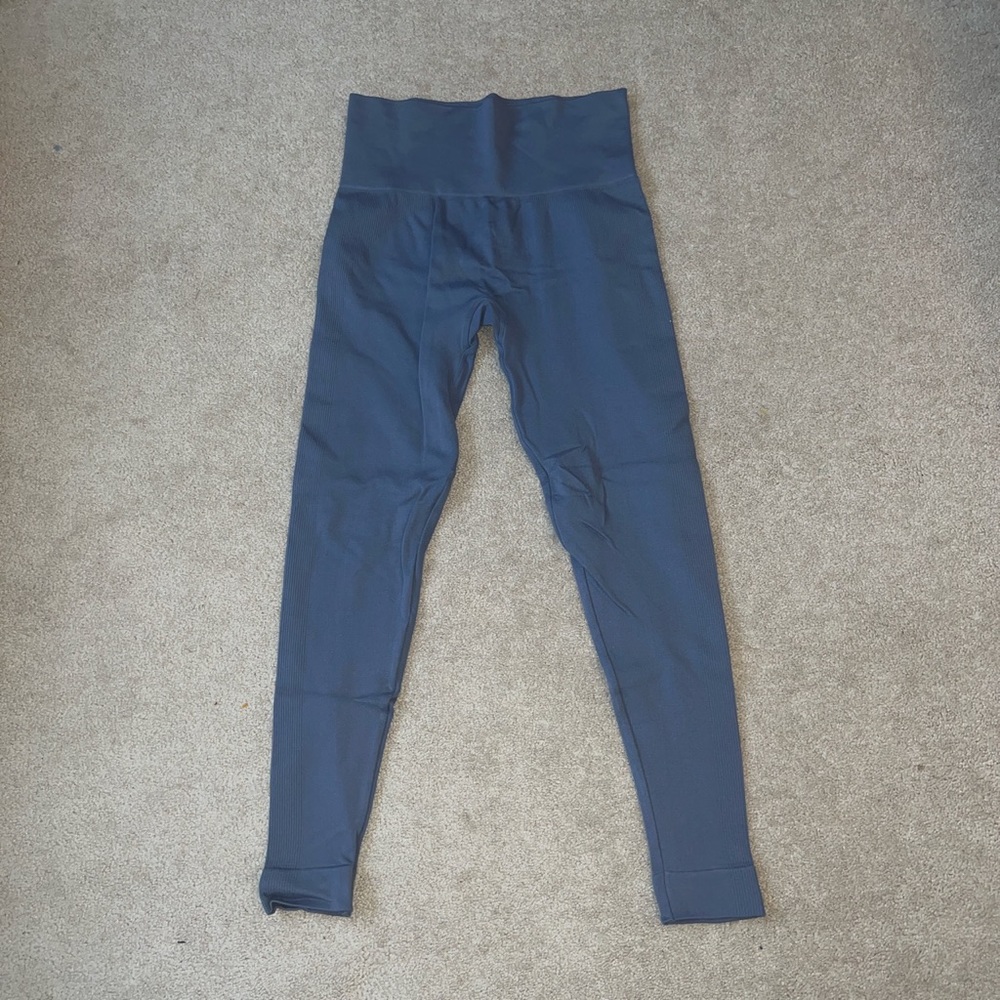 SET active leggings- color pluto
size M/L